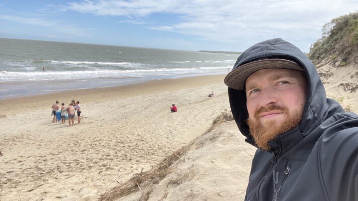 Andi Schnurrer am Strand in Irland: Brittas Bay Beach